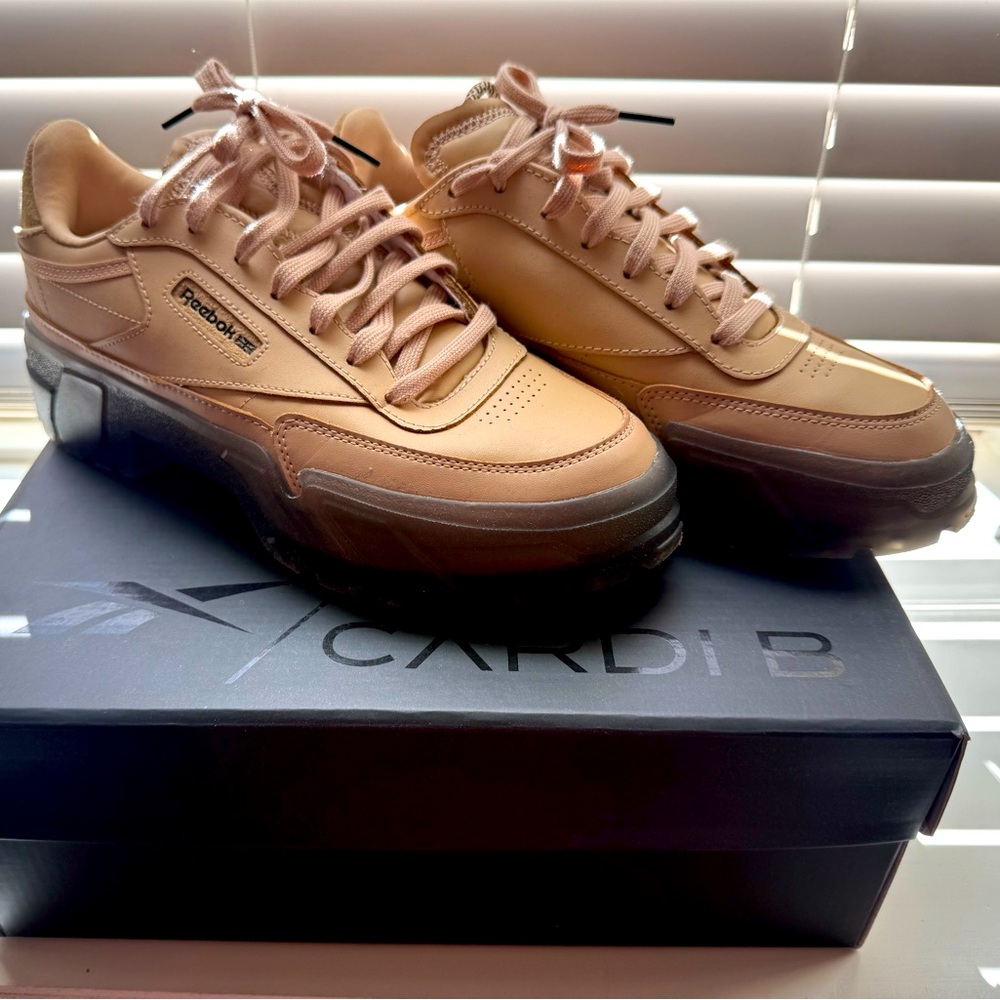 Club C Cardi Reebok 9.5